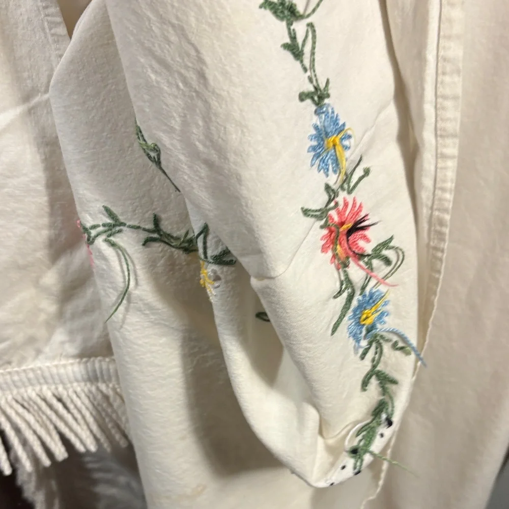 Floral Embroidered Cream full size coverlet 94 x 77 bag Aa‎